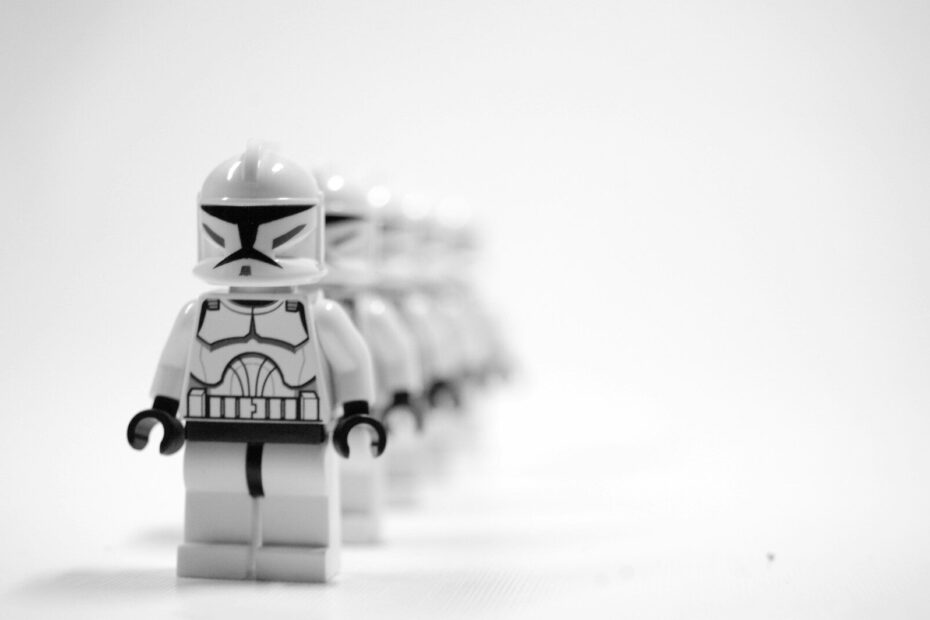 A row of lego star wars characters lined up